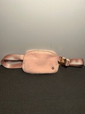 Lululemon Everywhere Belt Bag 1L Pink Mist Gold Fleece Sherpa Crossbody